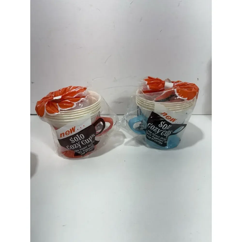 Vintage SOLO Cozy‎ Cups 25 Plastic Refills and 10 Lifetime Cup Holders Colorful